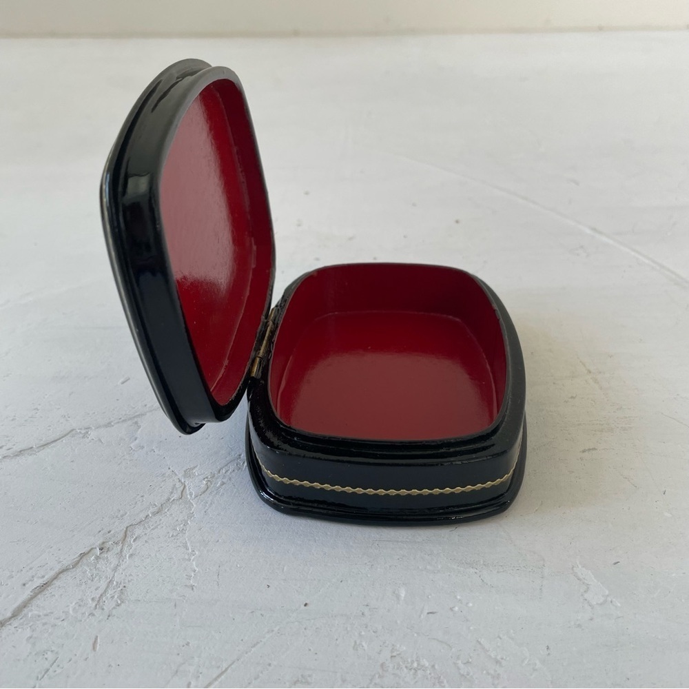 Russian lacquer box Birds, Palekh Black and Red Bird Trinket Box Jewelry Case - Picture 4 of 9